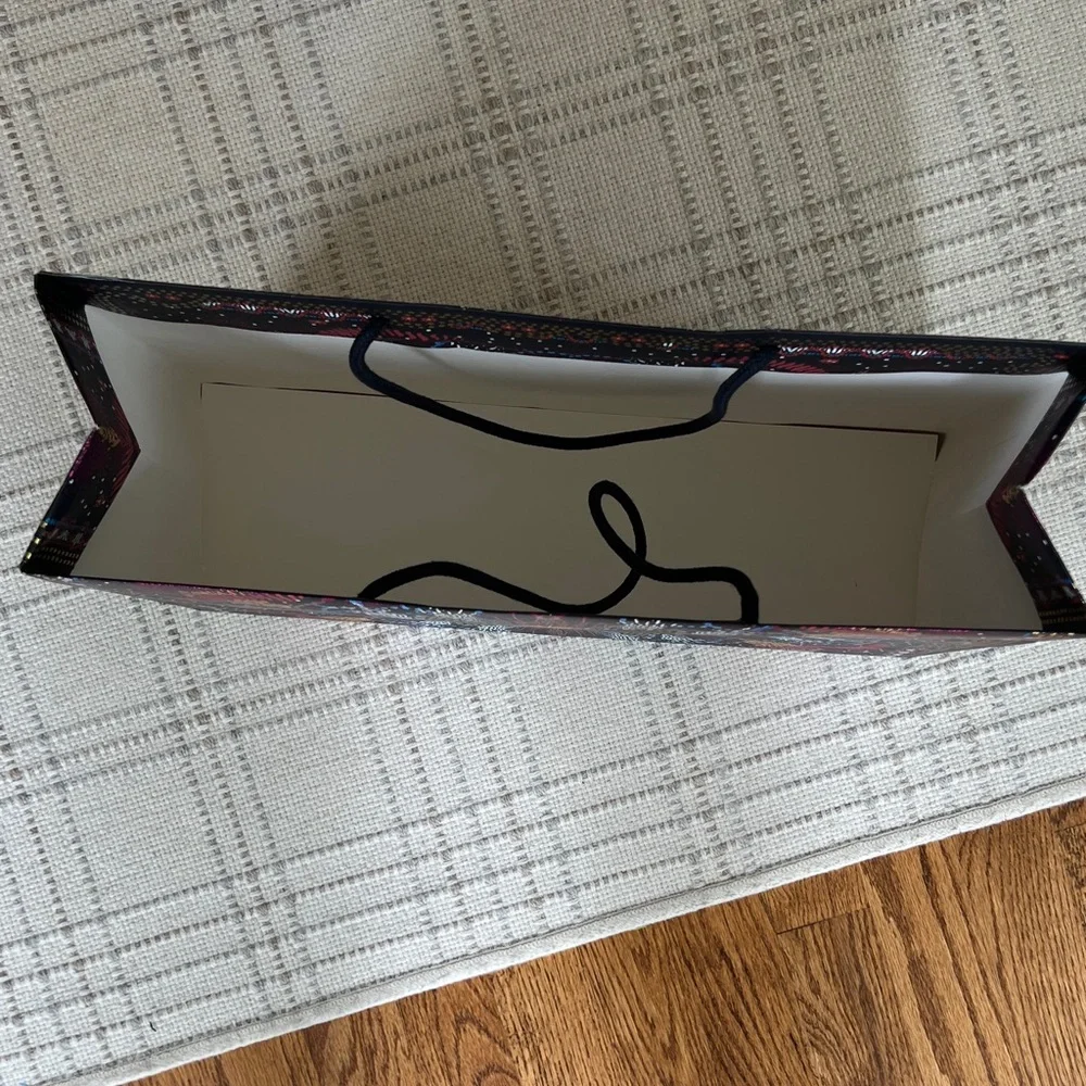 Dior limited edition boutique shopping bag - Picture 2 of 4